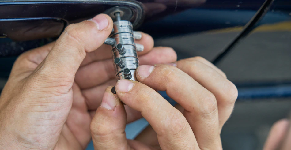 Commercial Locksmith Services (1) Commercial Locksmith Services (1)